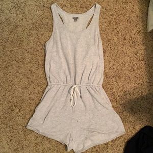 cute light gray romper from aerie! worn once!